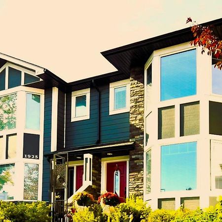 Lovely Comfy Home Private Bath In Central YYC Екстериор снимка