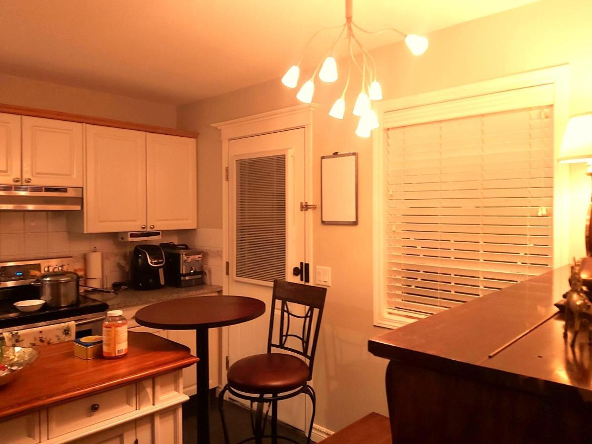 Lovely Comfy Home Private Bath In Central YYC Екстериор снимка