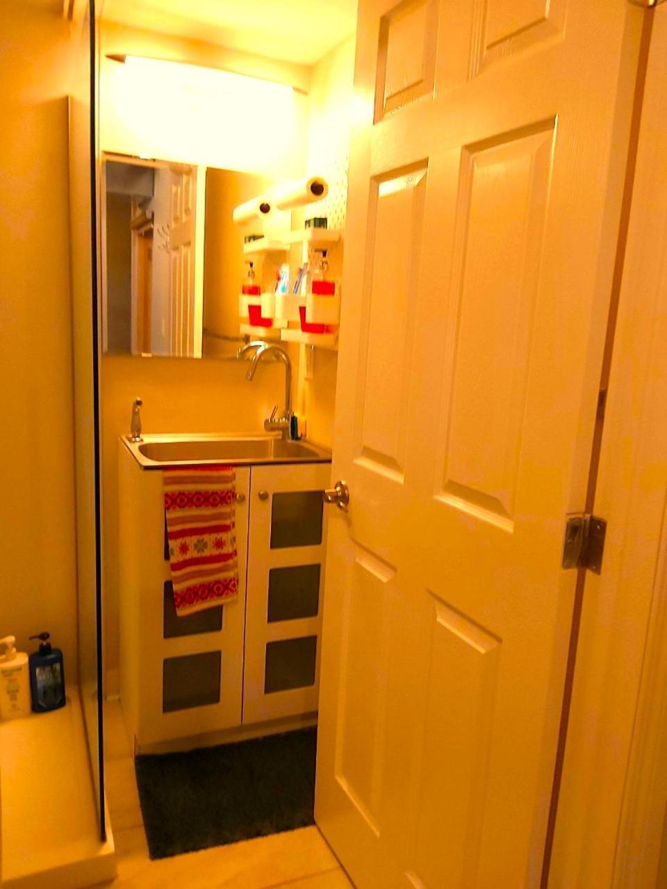 Lovely Comfy Home Private Bath In Central YYC Екстериор снимка