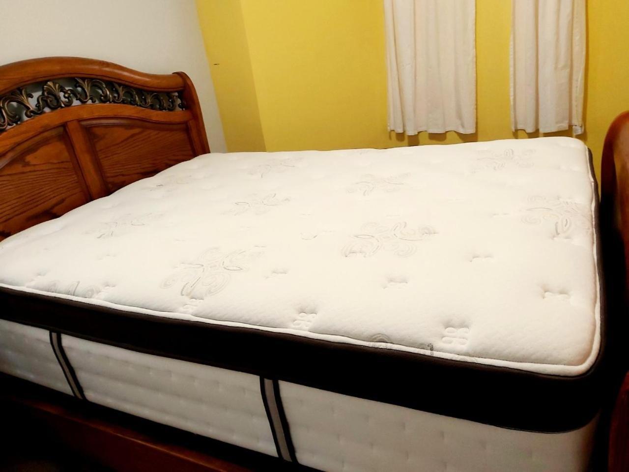 Lovely Comfy Home Private Bath In Central YYC Екстериор снимка