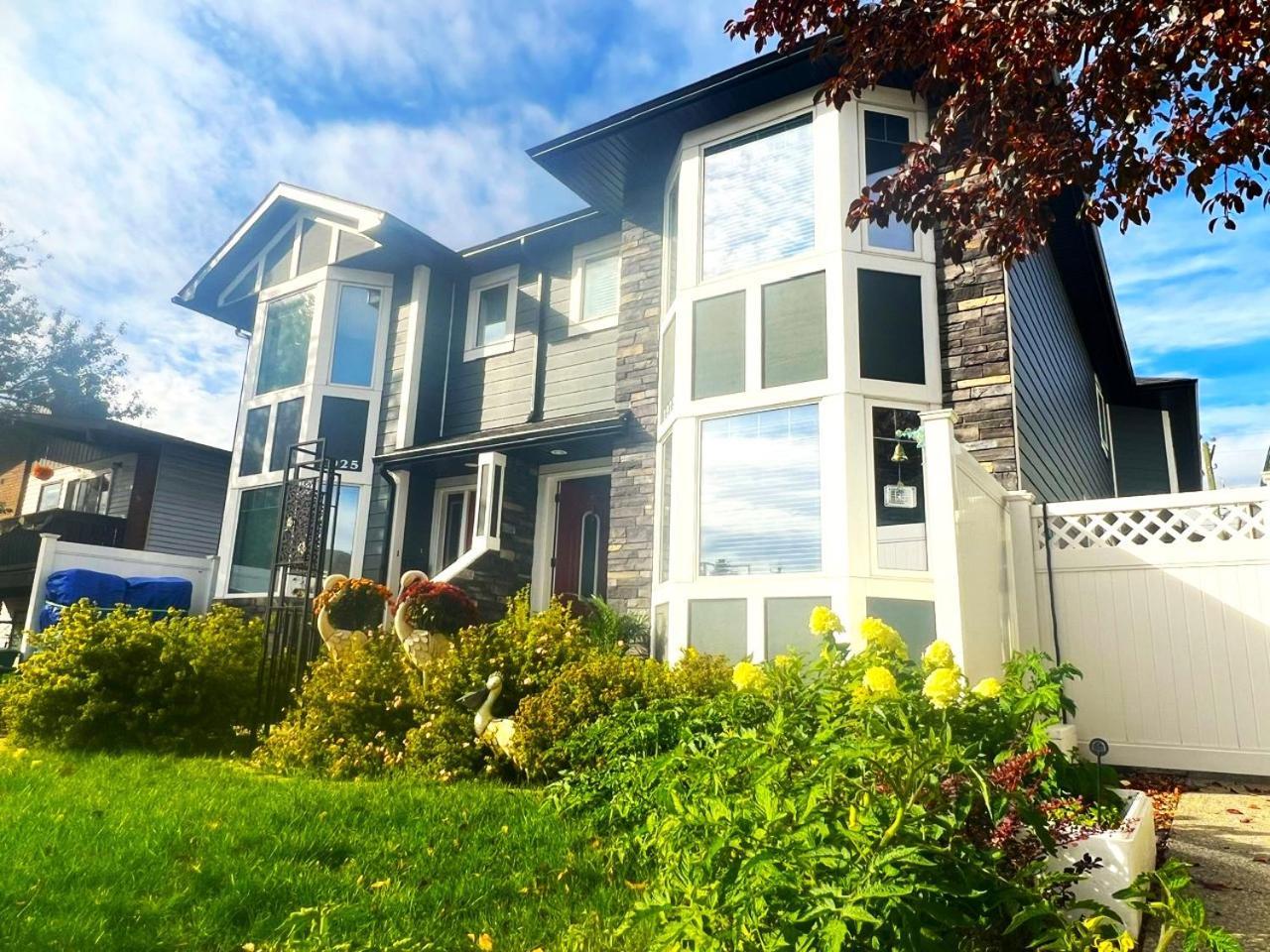 Lovely Comfy Home Private Bath In Central YYC Екстериор снимка