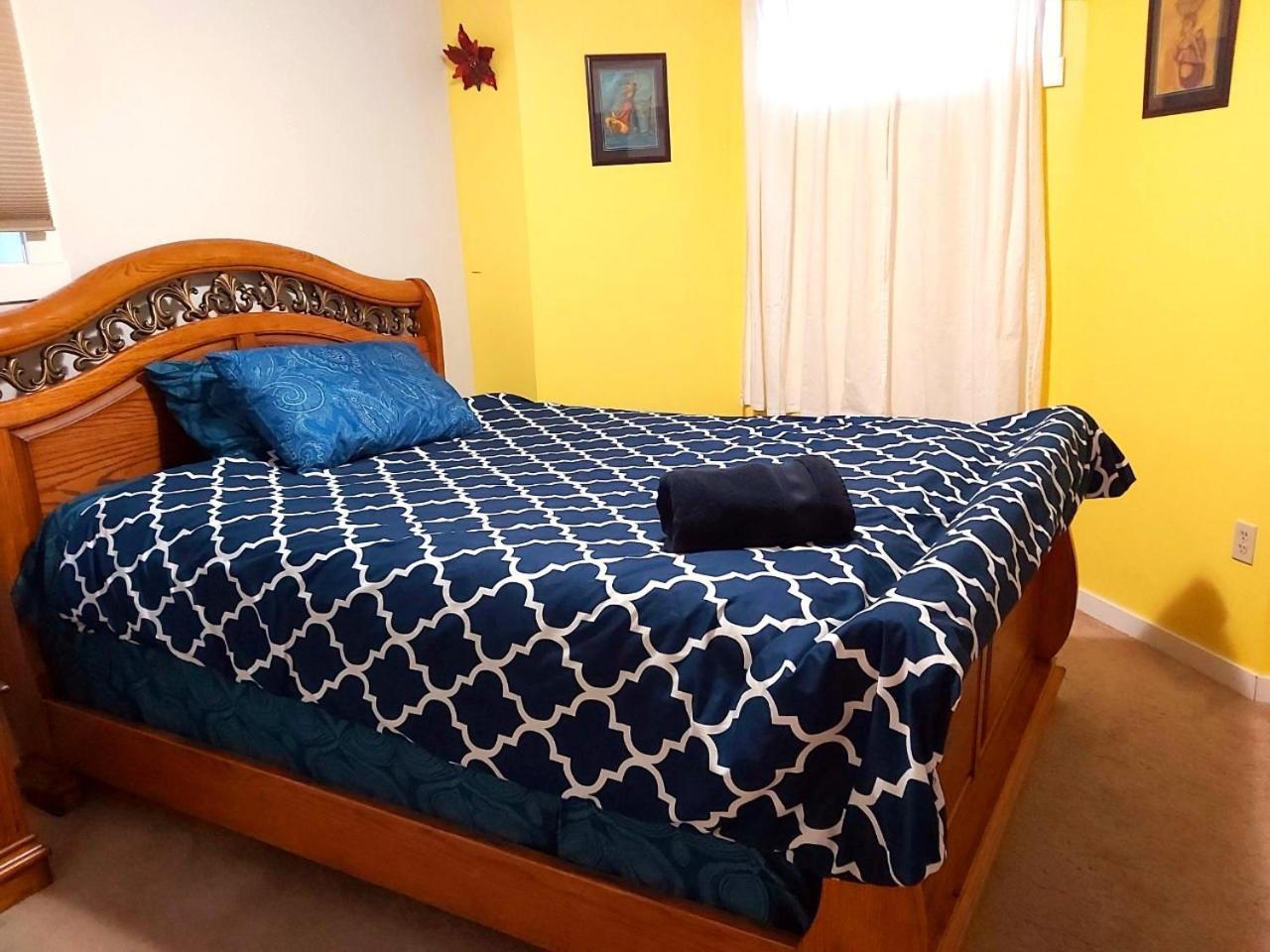 Lovely Comfy Home Private Bath In Central YYC Екстериор снимка